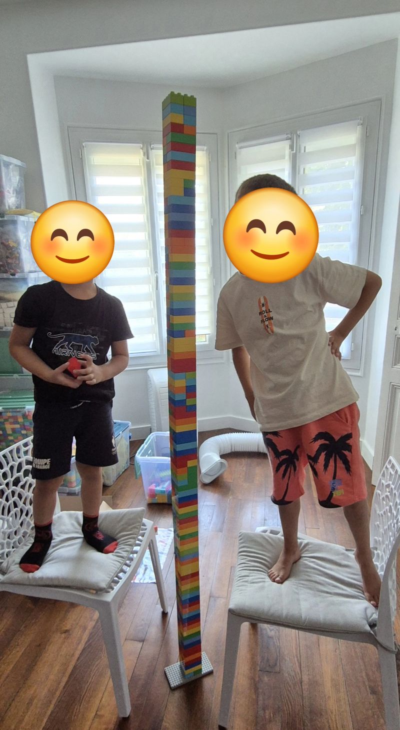 Le défi de la tour DUPLO® : un jeu pour apprendre et coopérer