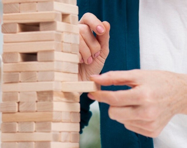 La remédiation cognitive à Viry-Châtillon : stimuler les fonctions cognitives et préserver l’autonomie avec les briques LEGO® et des jeux adaptés